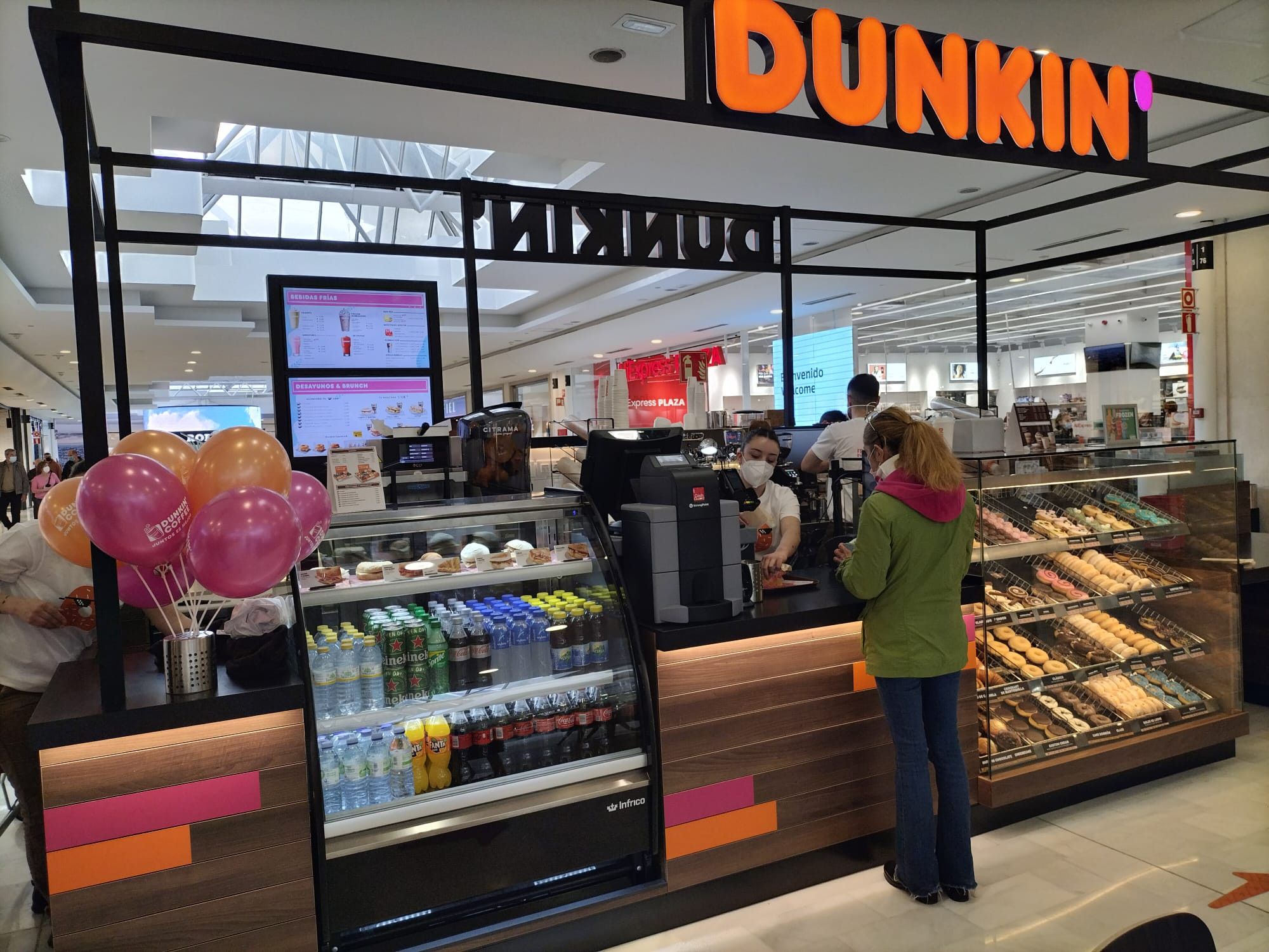 Dunkin’ ​inaugura un nuevo local en el Centro Comercial La Vaguada