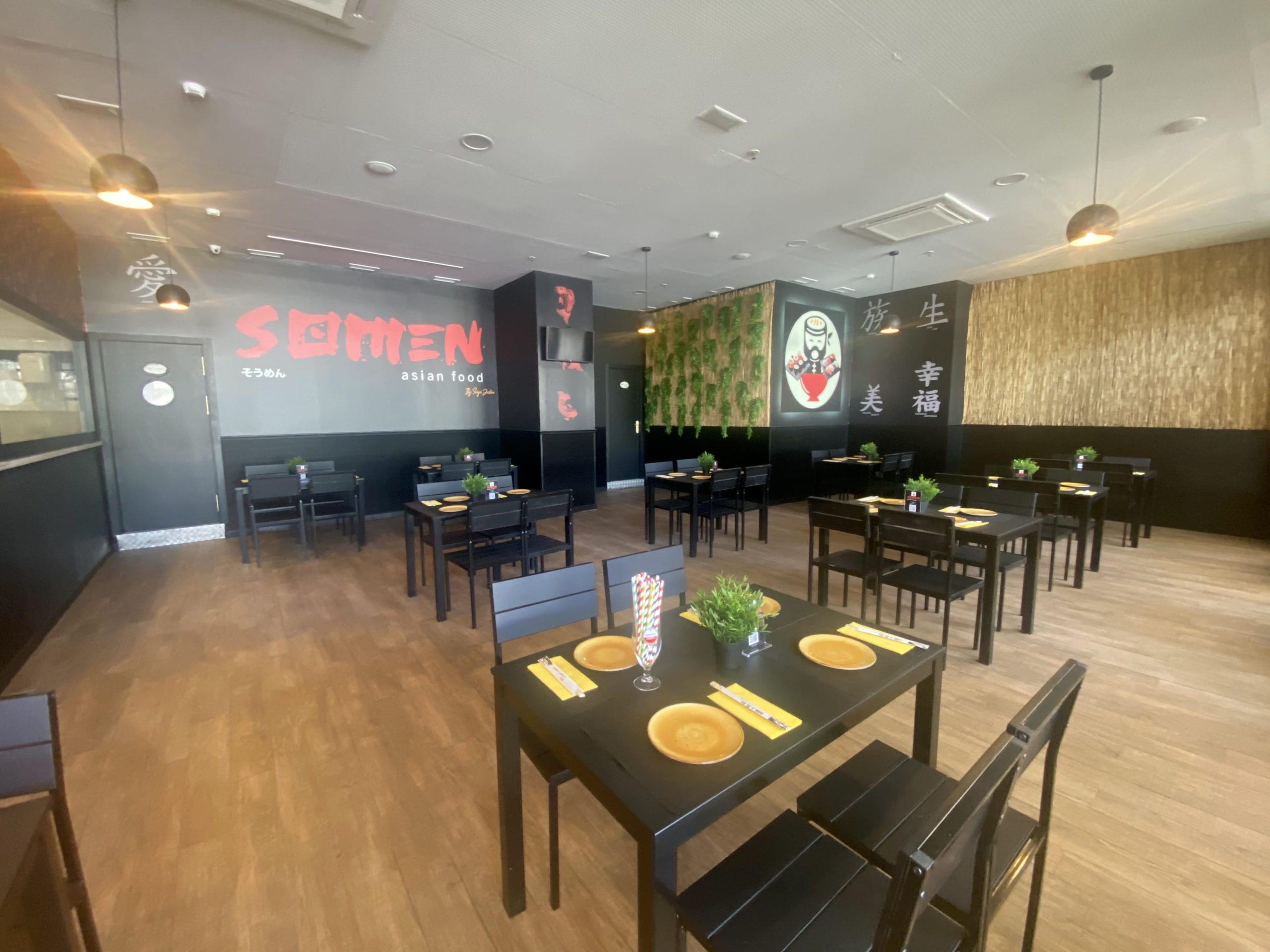 ​Somen Asia Food abre en el Centro Comercial Parque Almenara