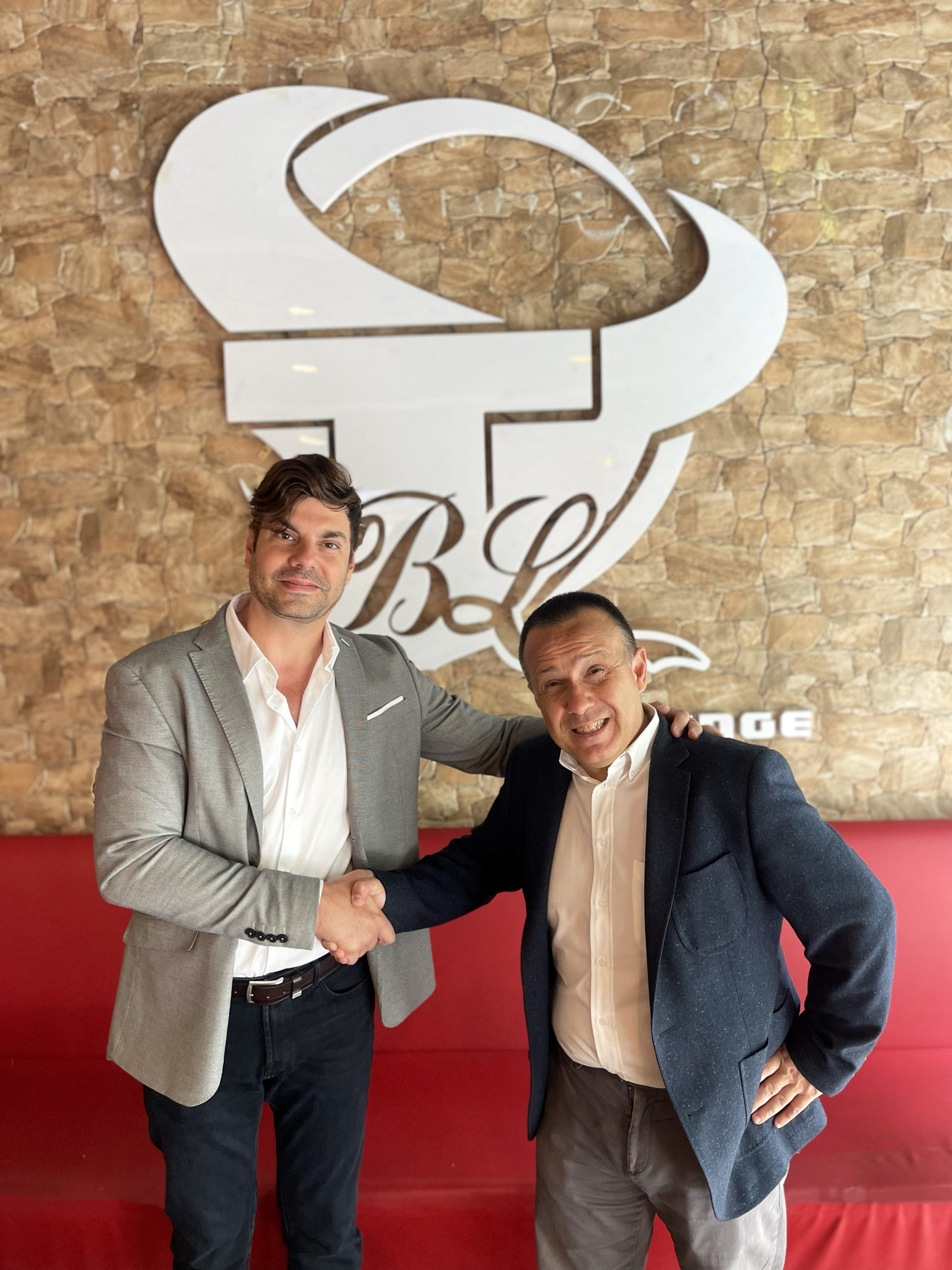 Toro Burger Lounge firma un acuerdo con BBVA