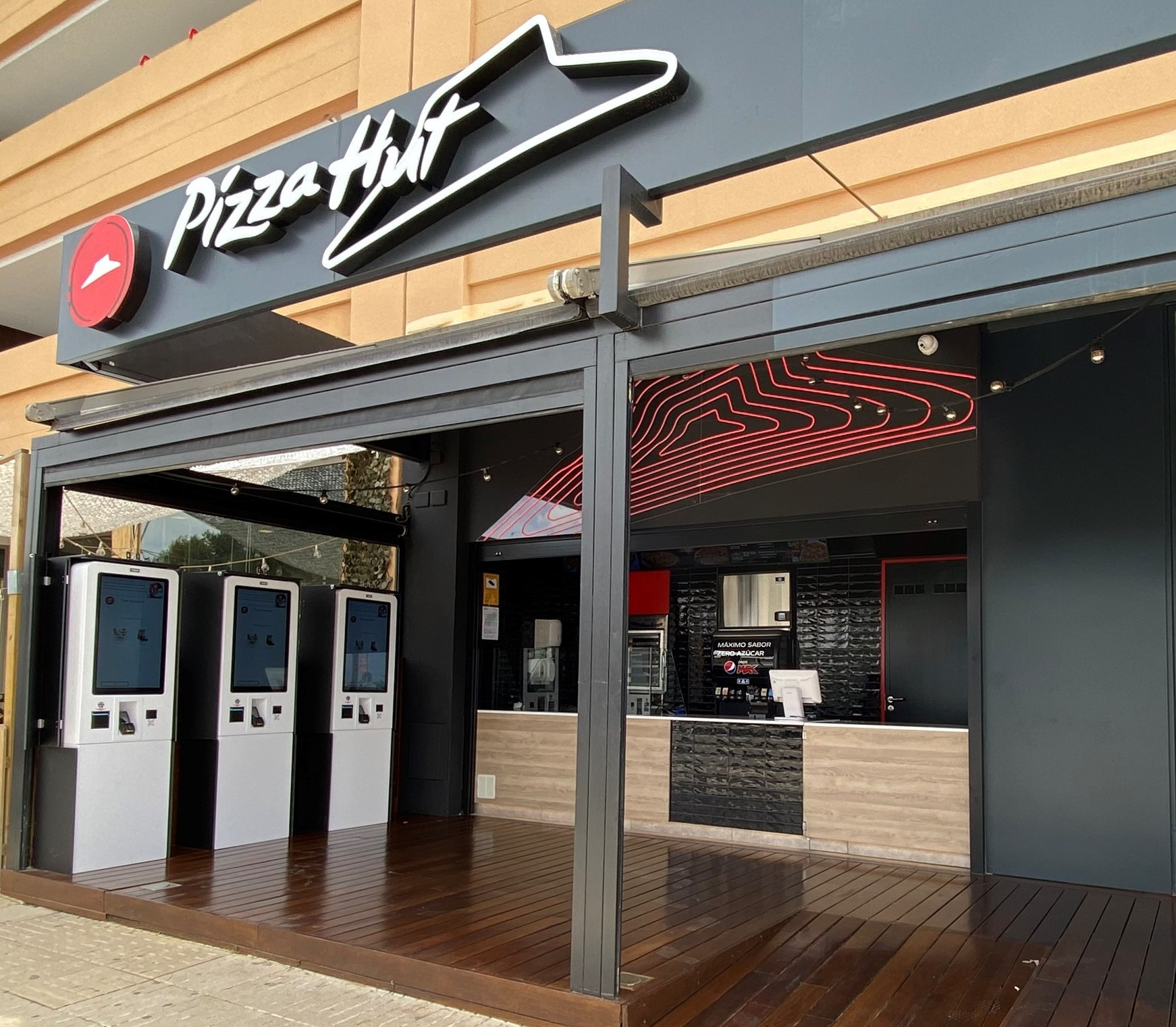 Pizza Hut abre un nuevo restaurante en Ibiza