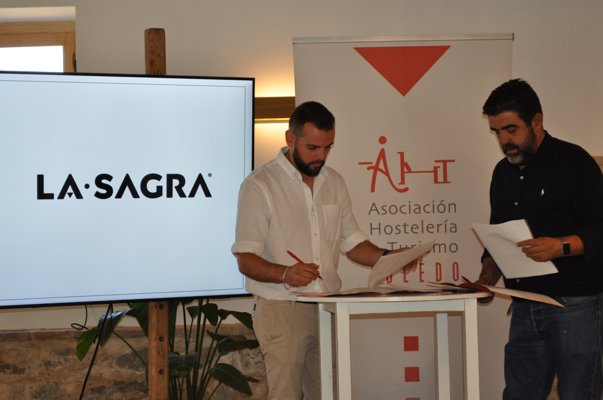 La Sagra, nuevo patrocinador oficial de la Asociación de Hostelería y Turismo de Toledo