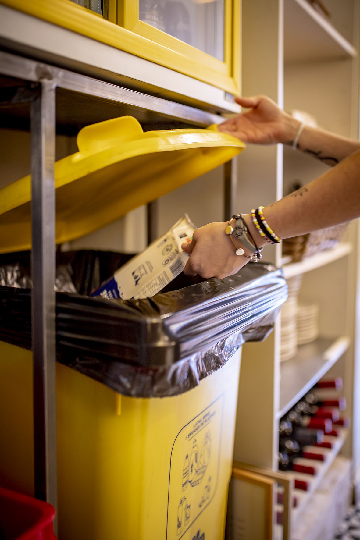 Ecoembes pone en marcha la iniciativa ‘Del oído cocina al oído reciclaje’ para los envases de plástico