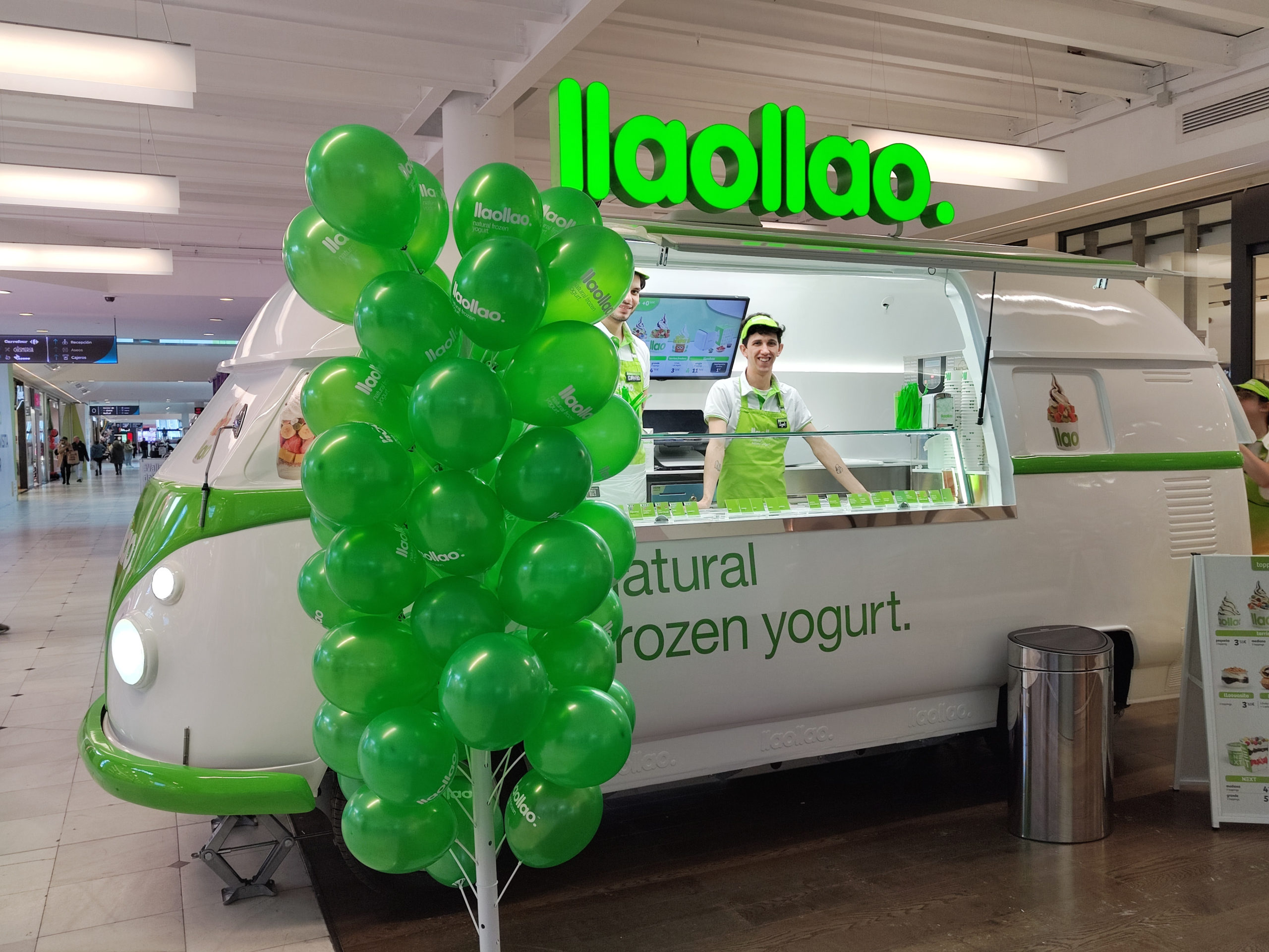 Vallsur amplía su oferta con la llegada del food truck de llaollao