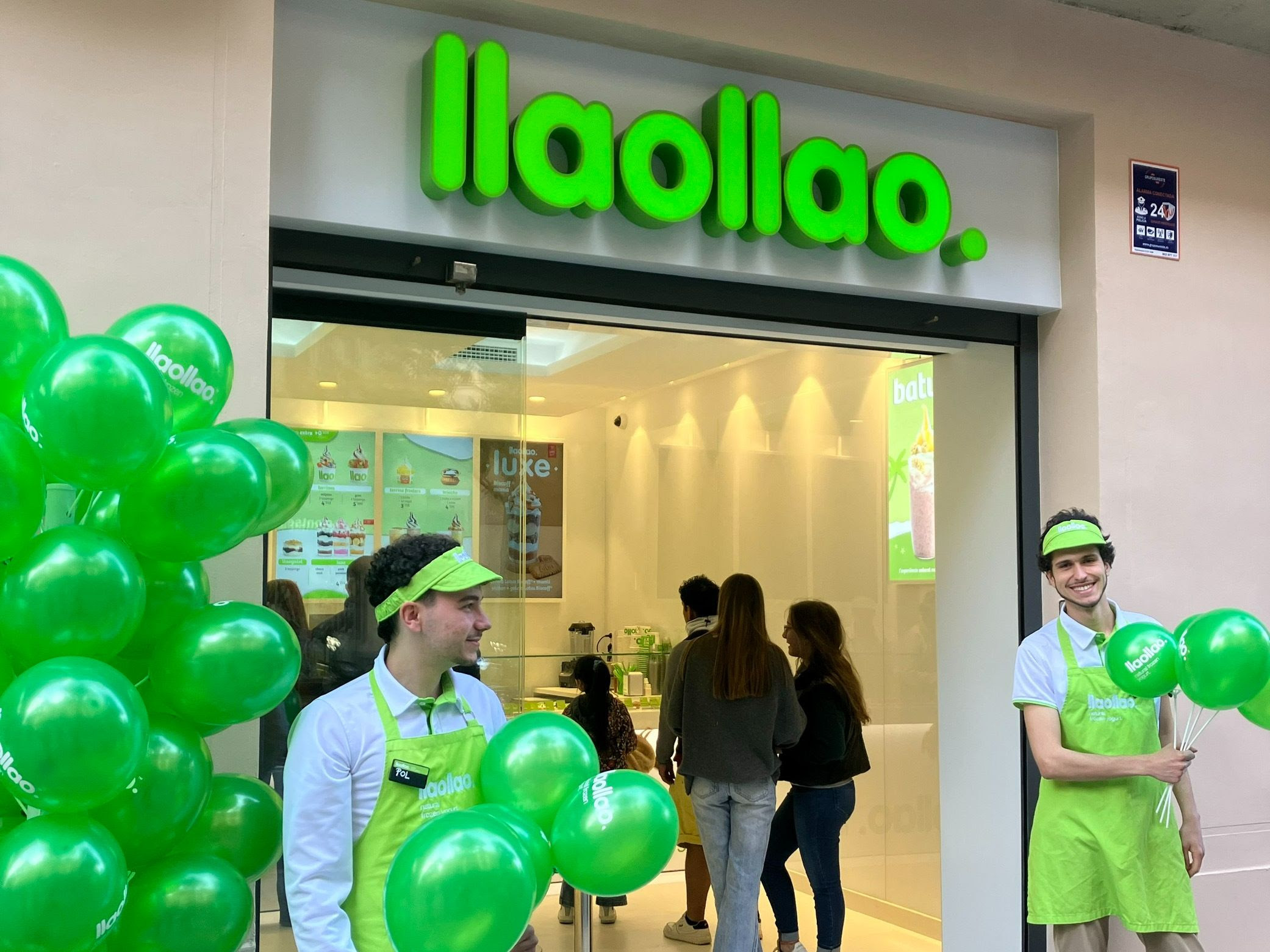 llaollao realiza la inauguración de su primer local a pie de calle en Barcelona