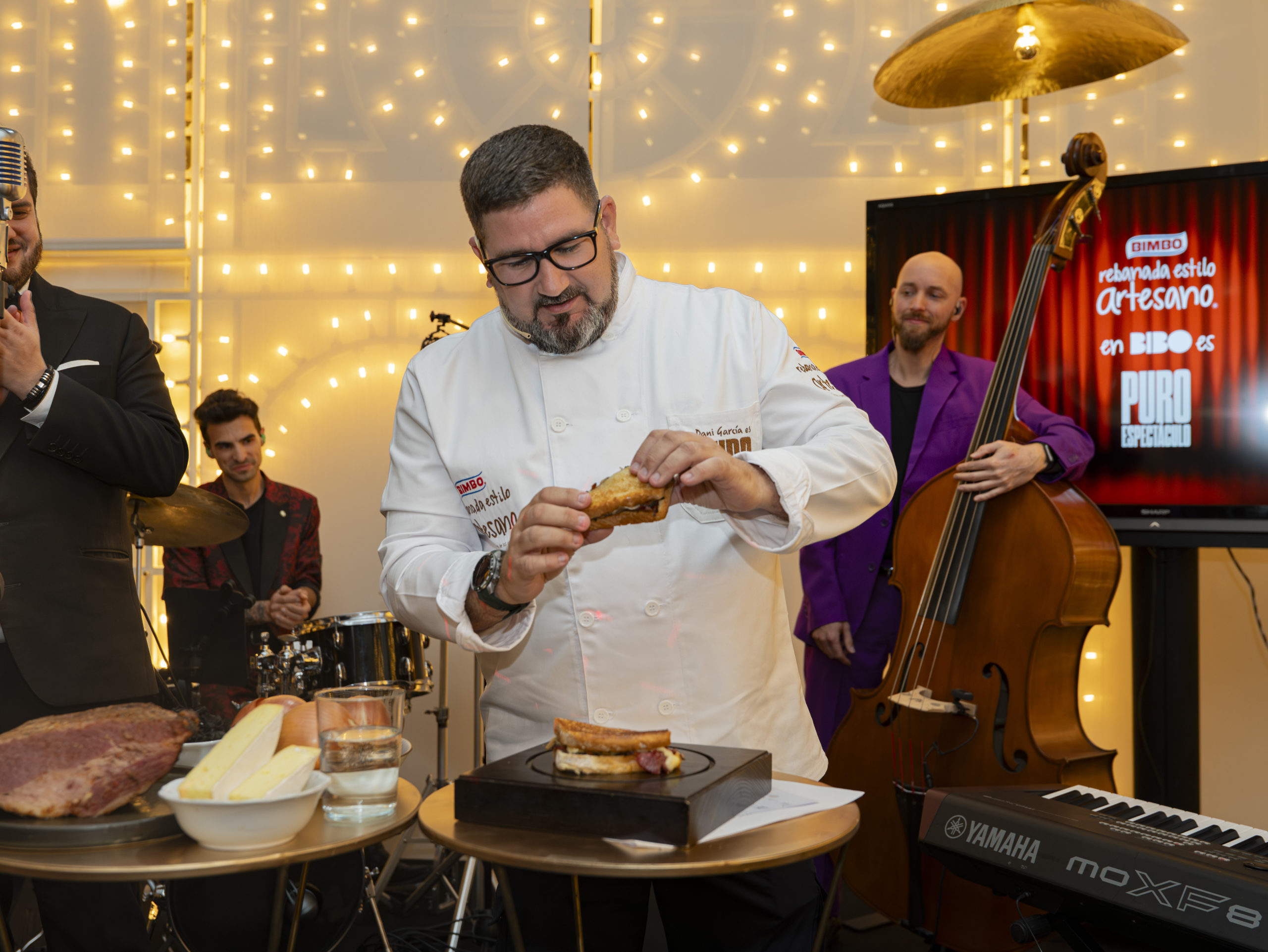 Dani García añade a su carta de brunch un sándwich elaborado con pan Bimbo