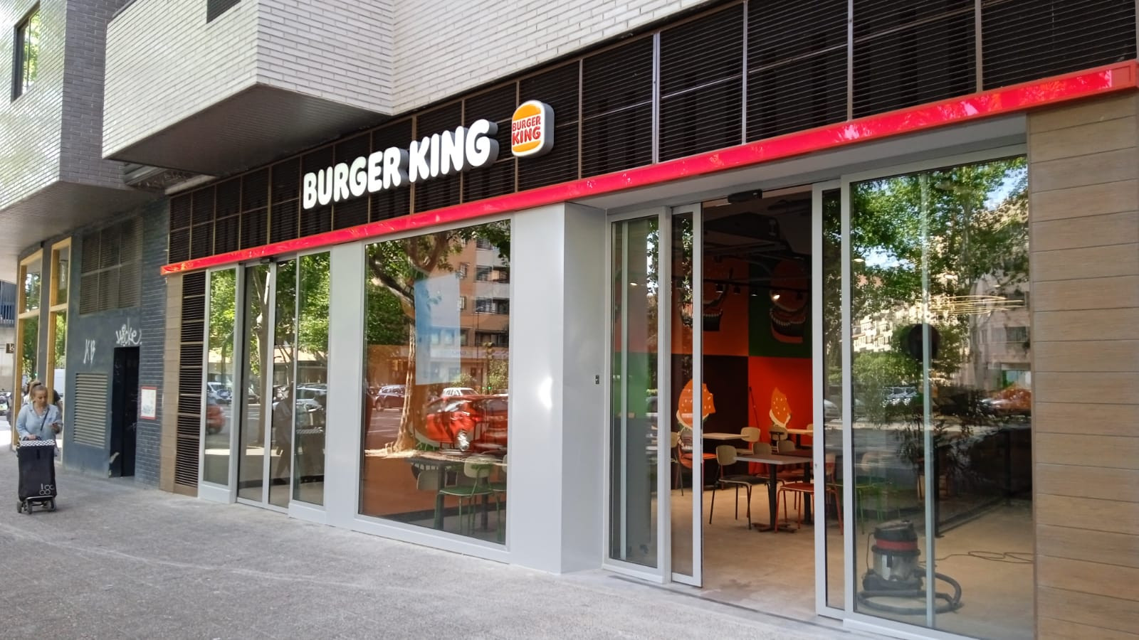 Burger King inaugura un local en el distrito de la Universidad de Zaragoza