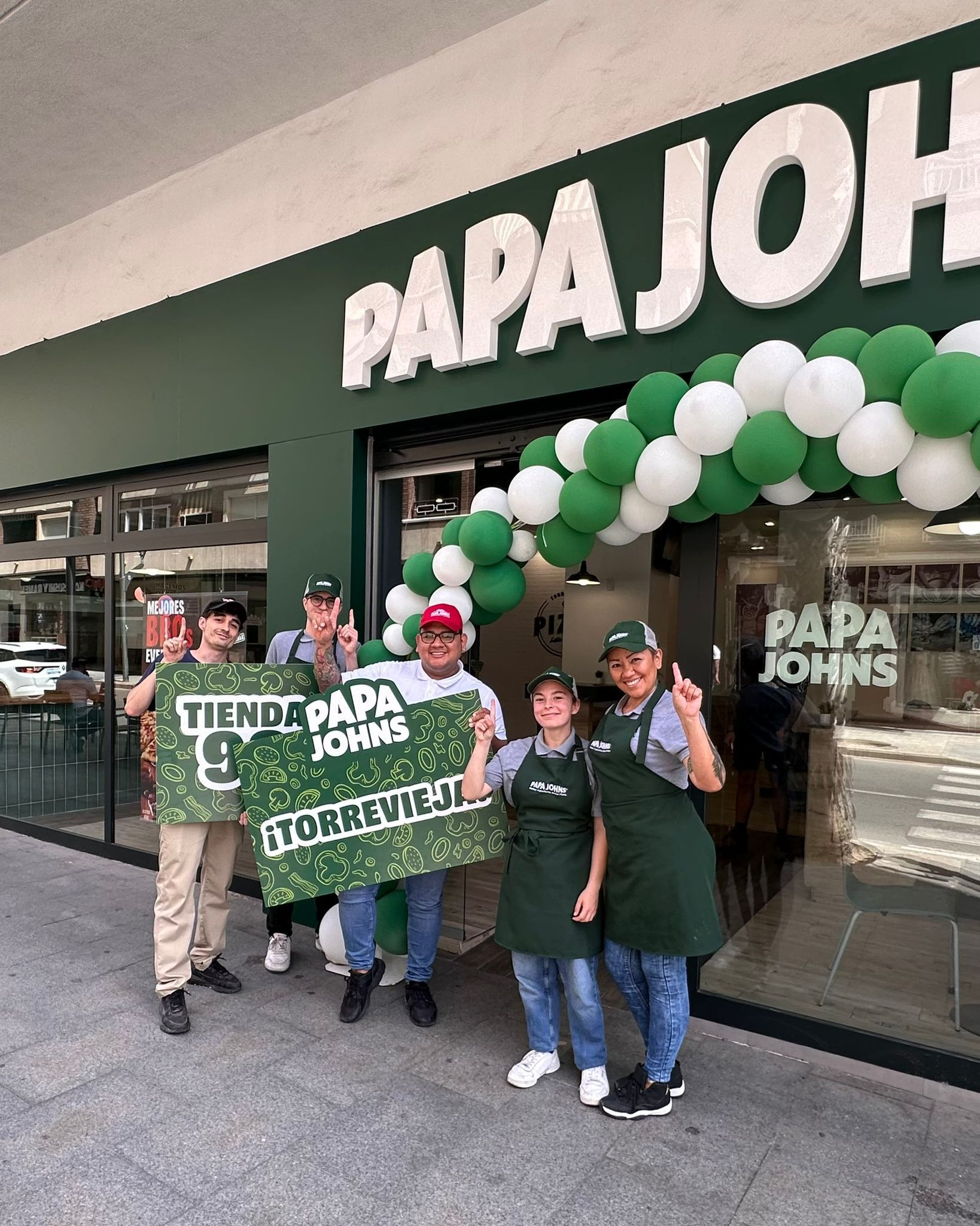 Papa Johns abre su tienda número 93 en Torrevieja