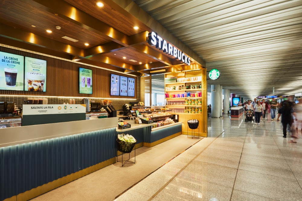 Starbucks inaugura un nuevo local en el Aeropuerto de Mallorca