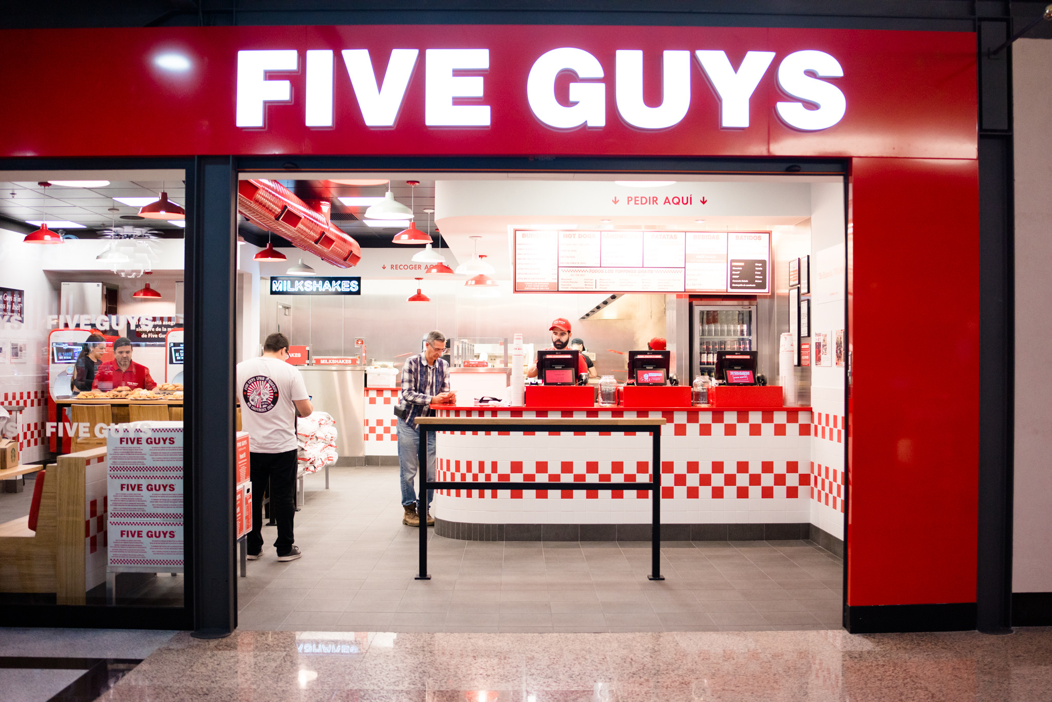 Five Guys abre su segundo restaurante en Marbella