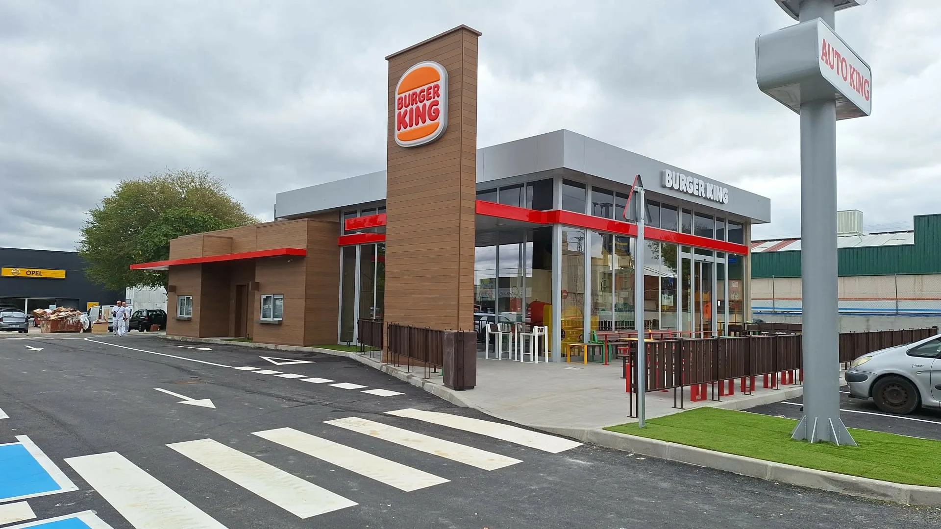 Burger King inaugura un nuevo restaurante familiar en Pinto