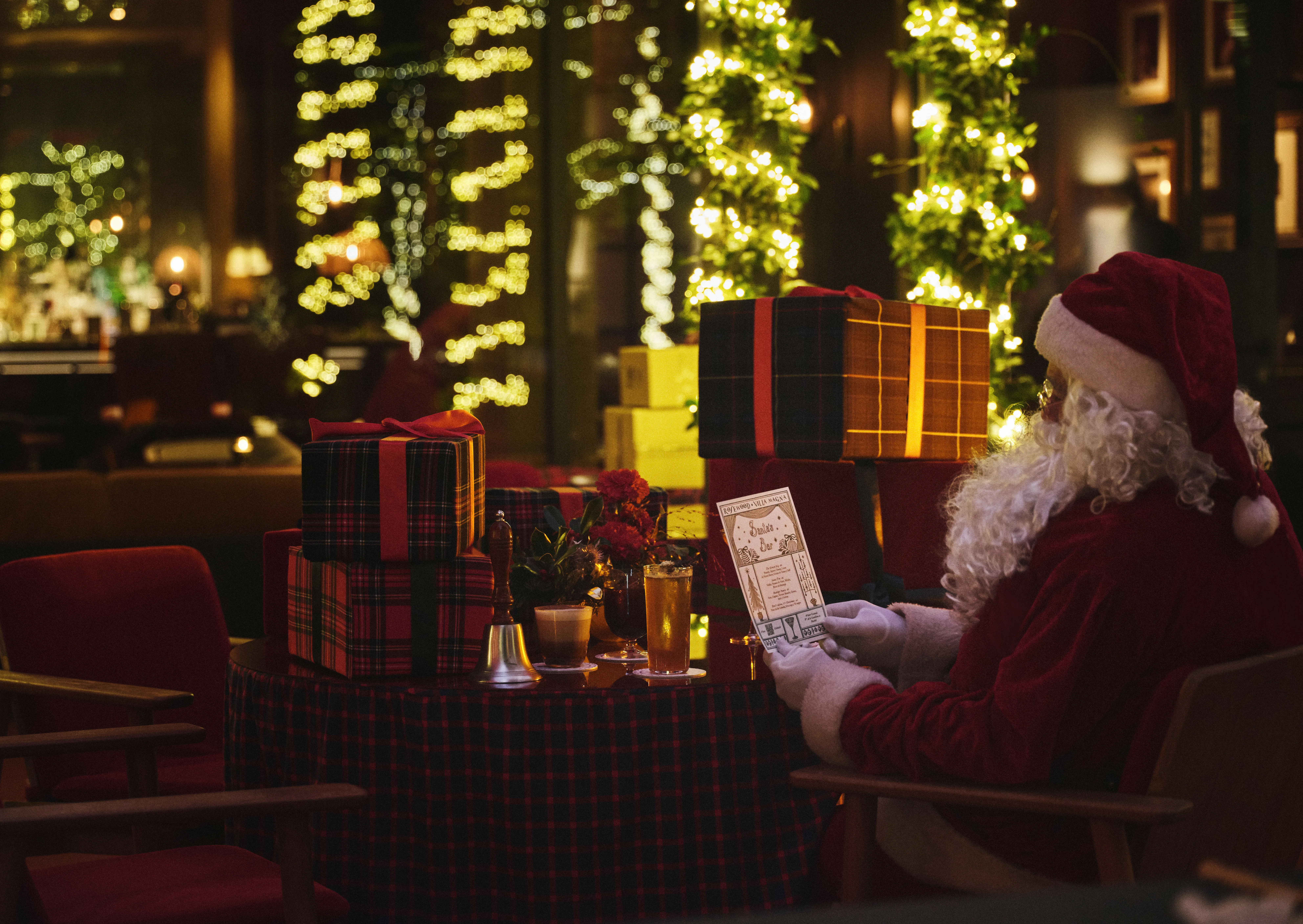 Santa’s Bar, un espacio que rinde homenaje a la Navidad en Rosewood Villa Magna