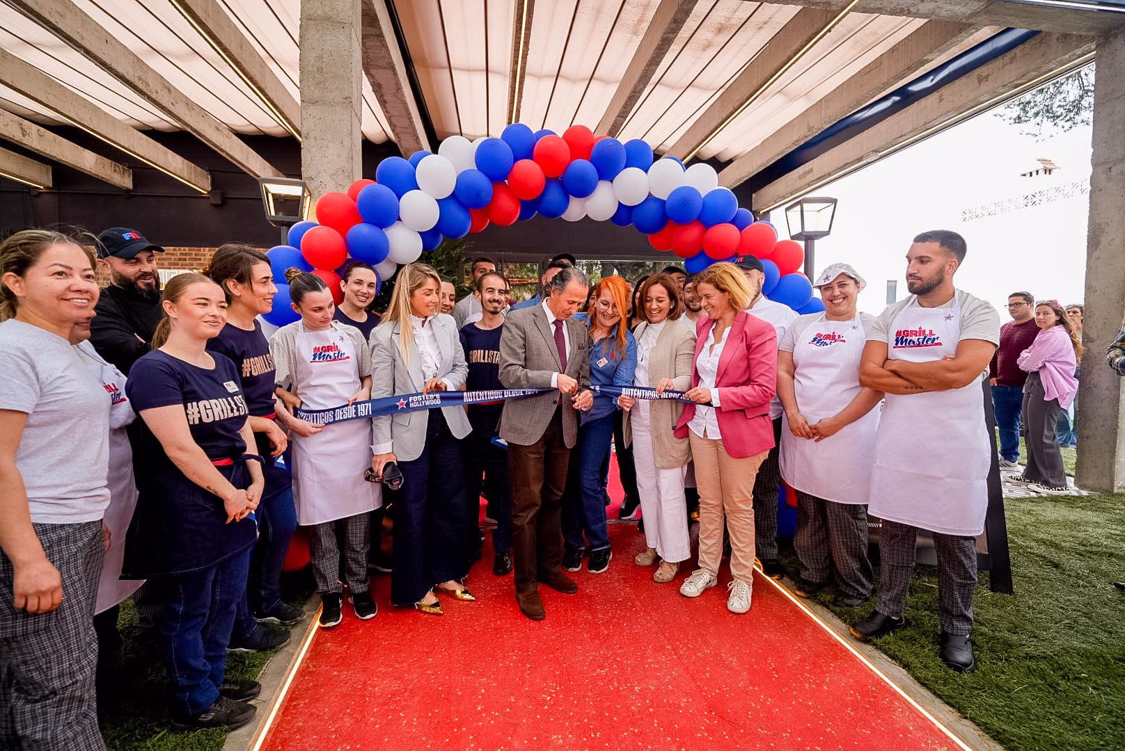 Foster’s Hollywood reabre su local de Chiclana en una nueva ubicación
