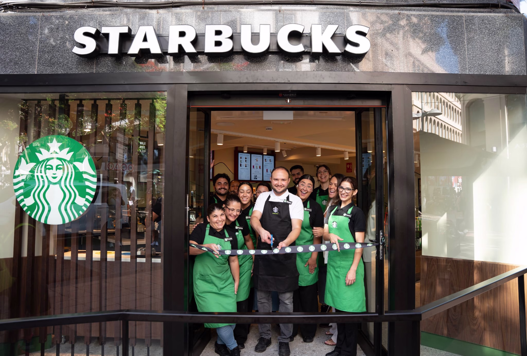 Starbucks inaugura un nuevo local en Tenerife