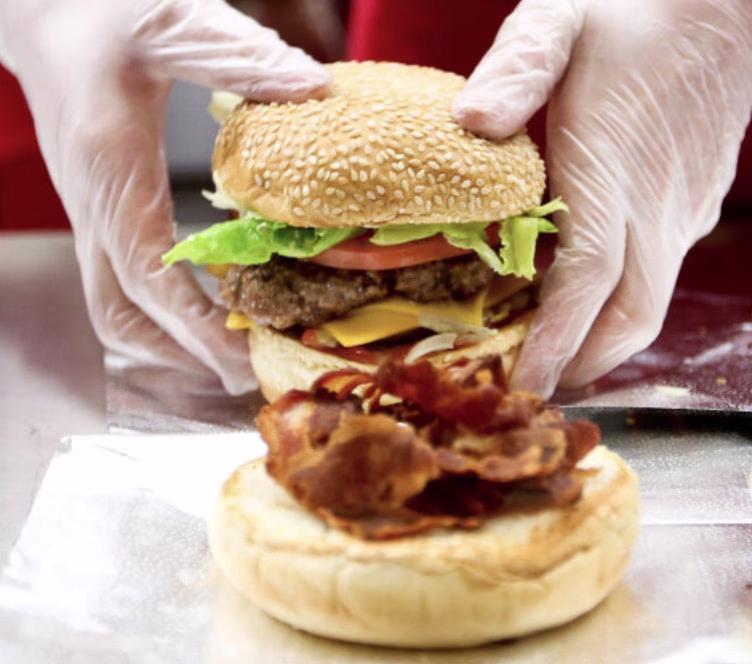 Five Guys abre su tercer restaurante en Marbella
