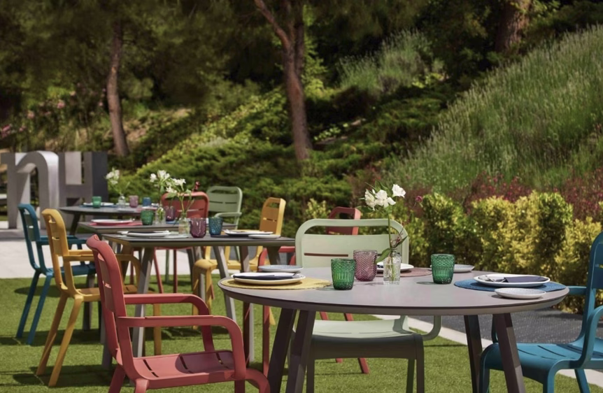 Nueva colección de sillas y sillones Cannes de Grosfillex