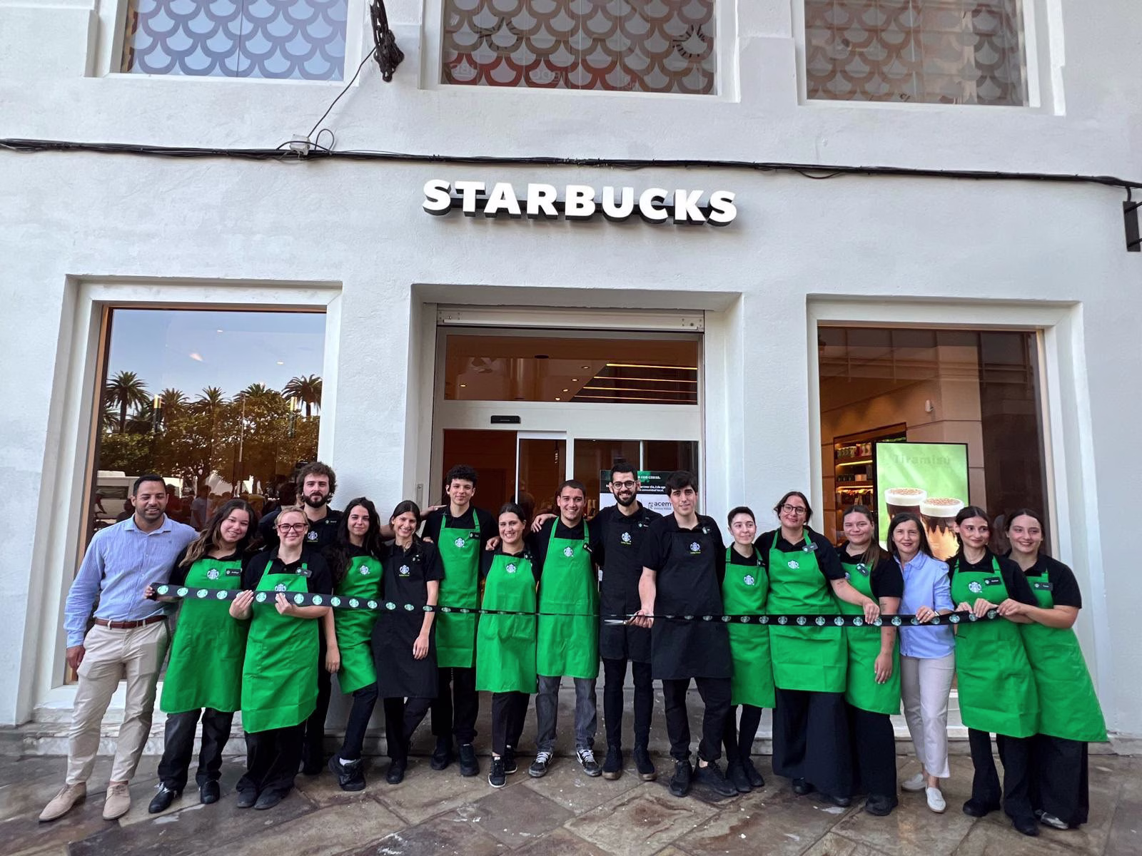 Starbucks inaugura su segundo local en A Coruña