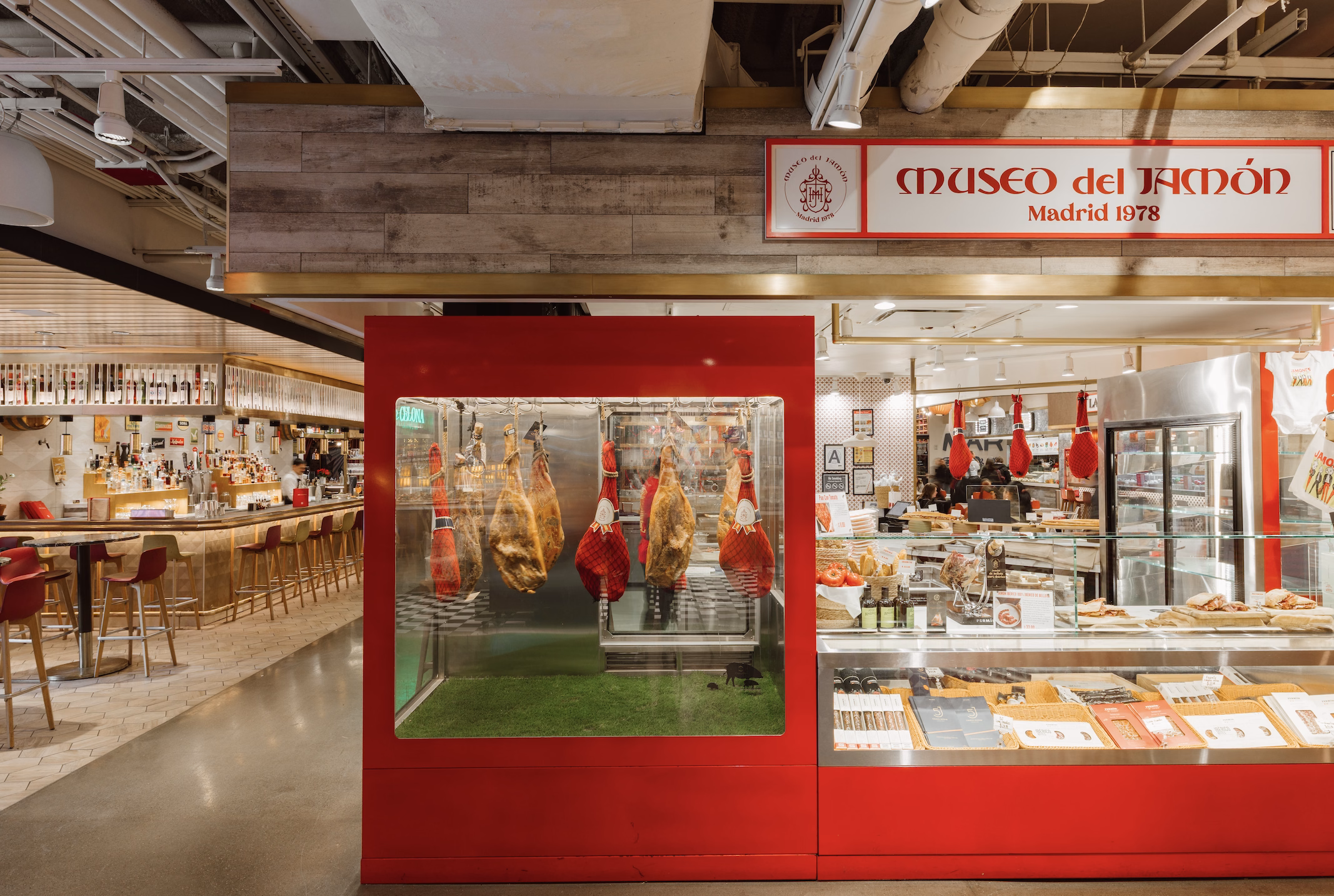 El Museo Del Jamón aterriza en el Little Spain de José Andrés
