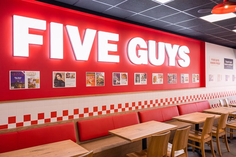 Five Guys afianza su presencia en Baleares