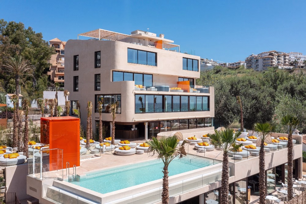 Higuerón The Beach Club evoluciona su concepto en la Costa del Sol