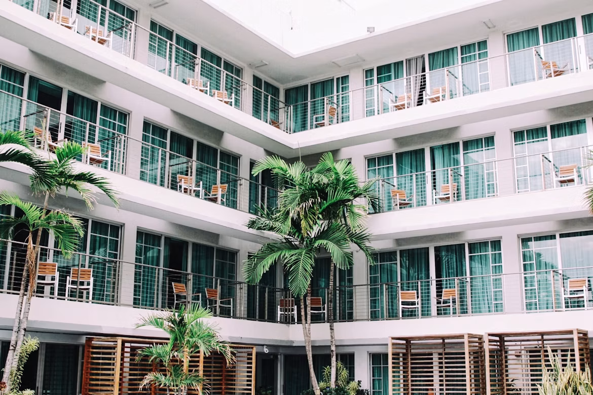 Cómo las grandes cadenas hoteleras están modernizando la gestión de personas y operaciones