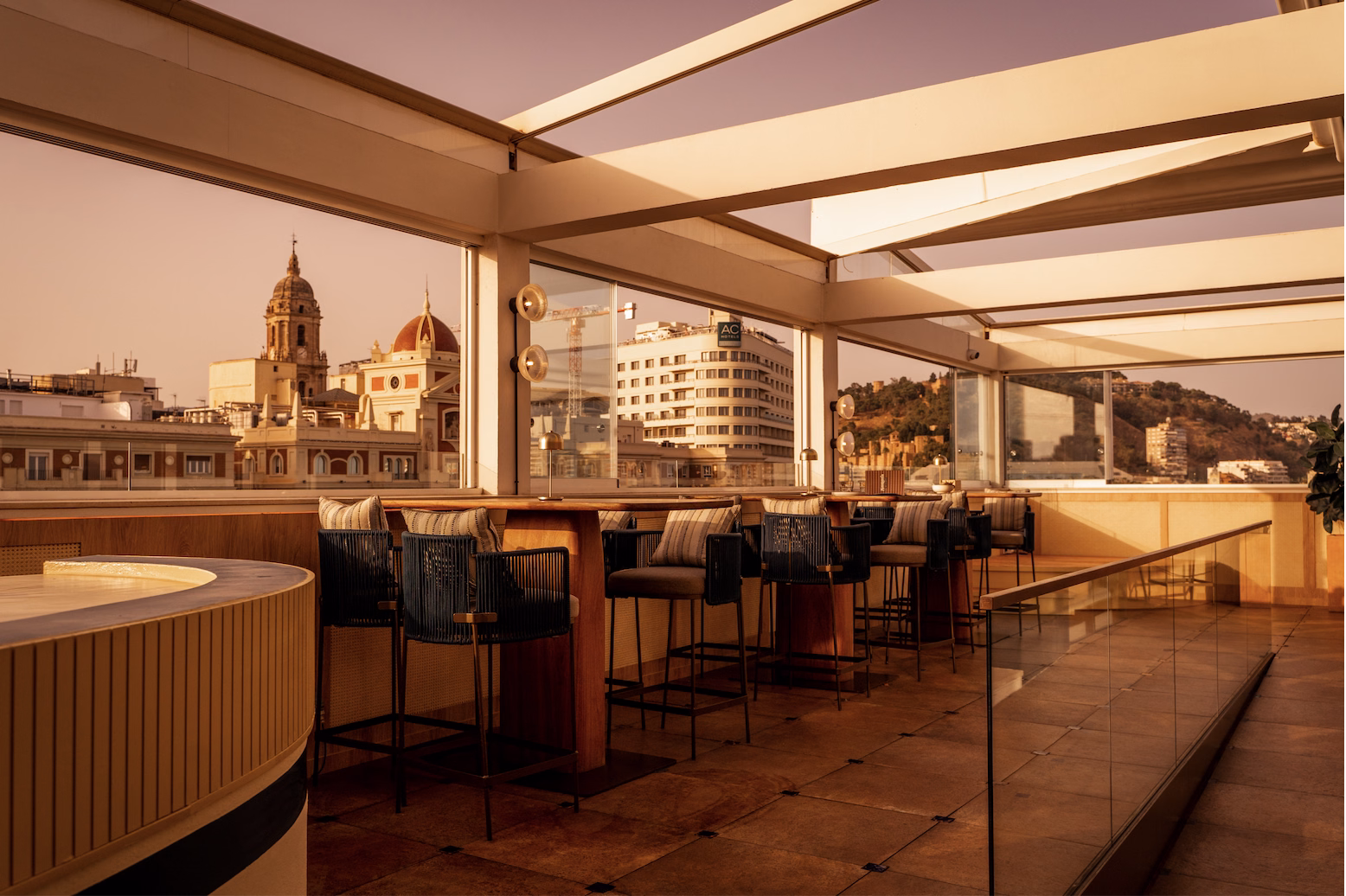 Only You Hotel Málaga inaugura Sonora Sky & Bites
