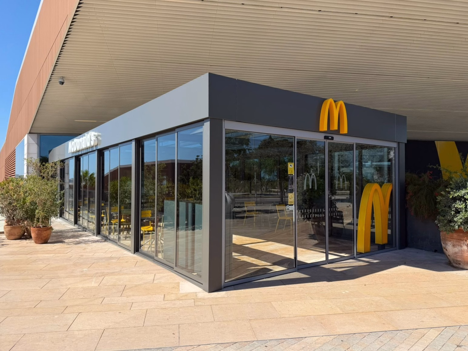 McDonald’s inaugura un nuevo restaurante en Viladecans, Cataluña